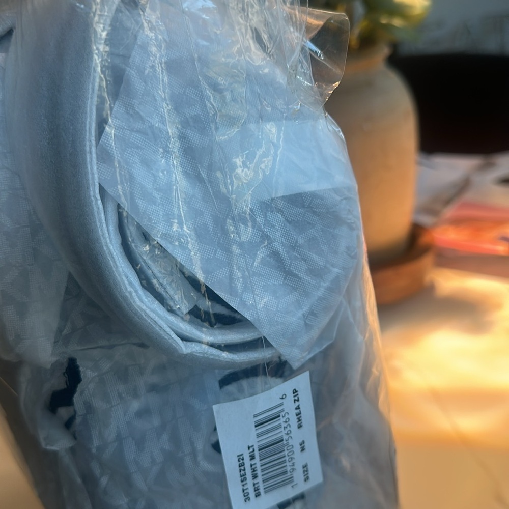 Micheal kors medium backpack - Picture 12 of 17